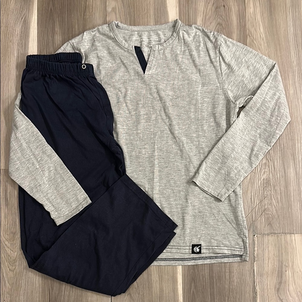 3 for $20 ✨ Qatar Airlines Gray Long Sleeve Pyjama Top